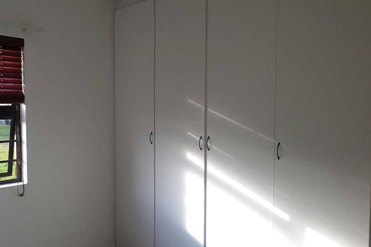 Well-maintained two-bedroom flat in Arum Sands, Gonubie - Photo 5