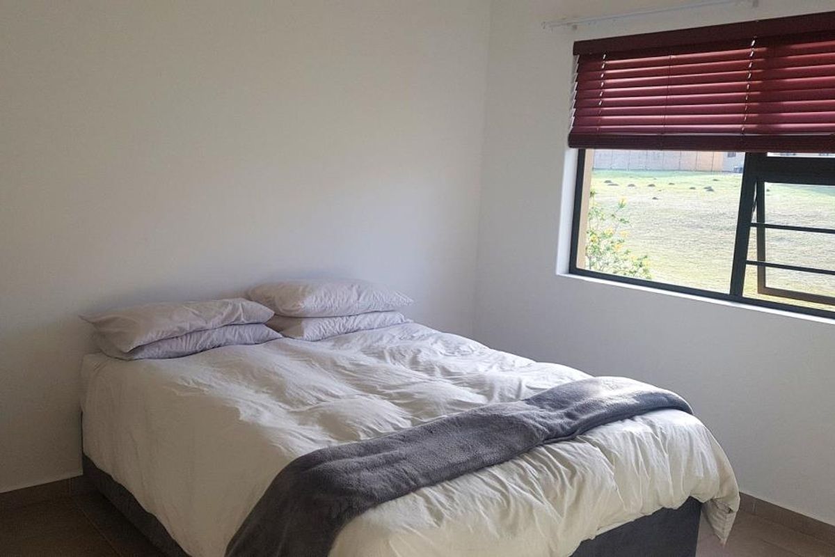 Well-maintained two-bedroom flat in Arum Sands, Gonubie - Photo 4