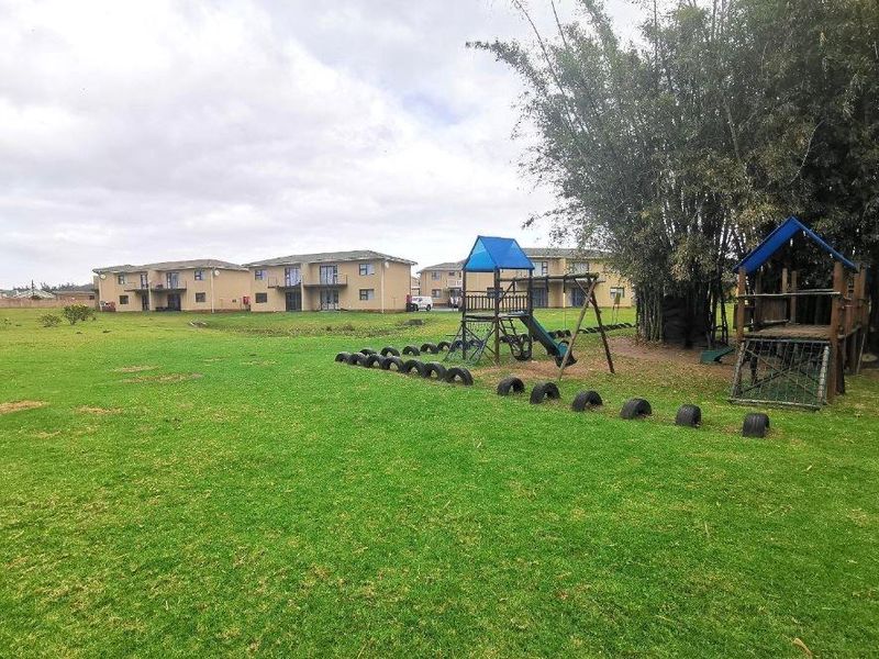 Well-maintained two-bedroom flat in Arum Sands, Gonubie - Photo 9