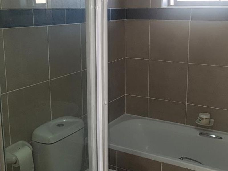 Well-maintained two-bedroom flat in Arum Sands, Gonubie - Photo 8