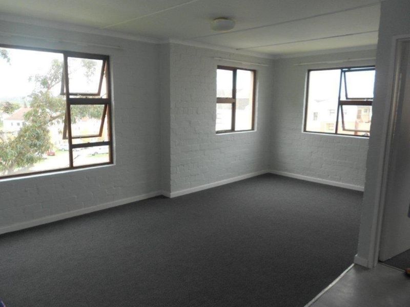 Secure three-bedrrom flats in Sohco Village, Amalinda - Photo 8