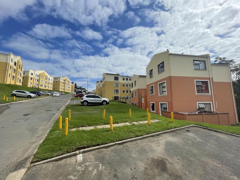 Secure three-bedrrom flats in Sohco Village, Amalinda - Photo 5