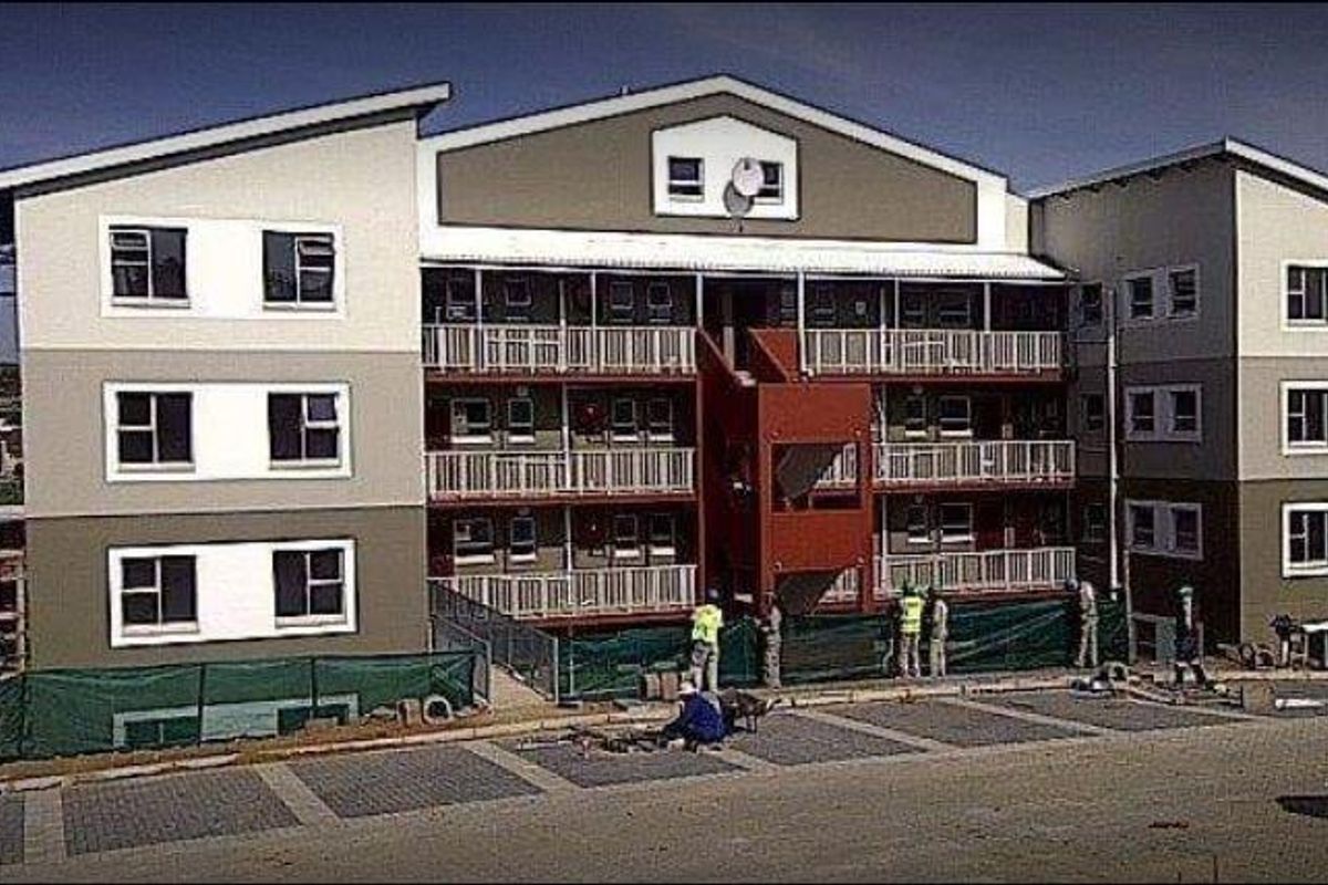 Ideally-situated bachelor flats in Emerald Sky, Amalinda - Photo 2