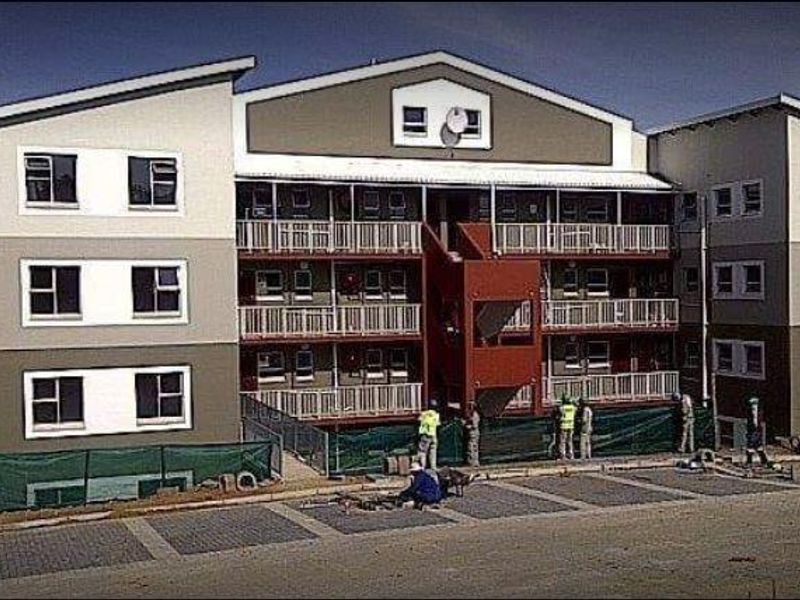 Ideally-situated bachelor flats in Emerald Sky, Amalinda - Photo 2