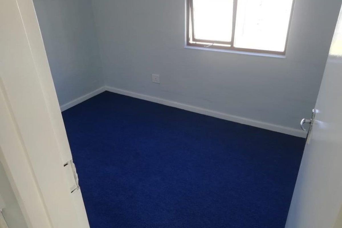 Ideally-situated bachelor flats in Emerald Sky, Amalinda - Photo 4