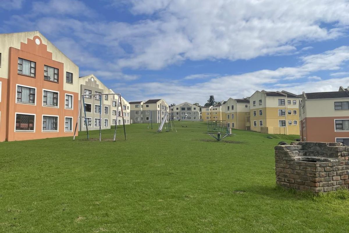 Newly-available one-bedroom flats in Sohco Village, Amalinda - Photo 3