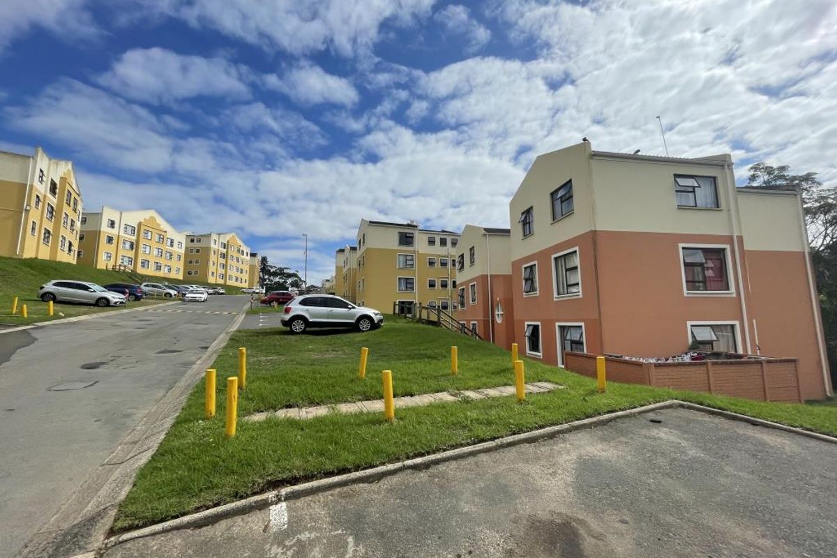 Newly-available one-bedroom flats in Sohco Village, Amalinda - Photo 5