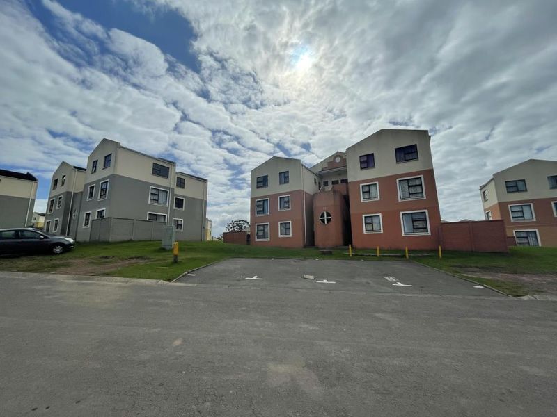 Newly-available one-bedroom flats in Sohco Village, Amalinda - Photo 2