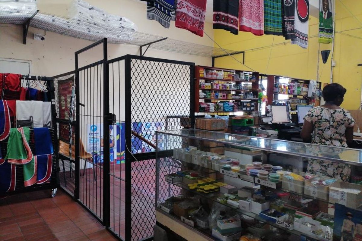 Prime Retail Space in Milner - High Visibility & Secure! - Photo 5