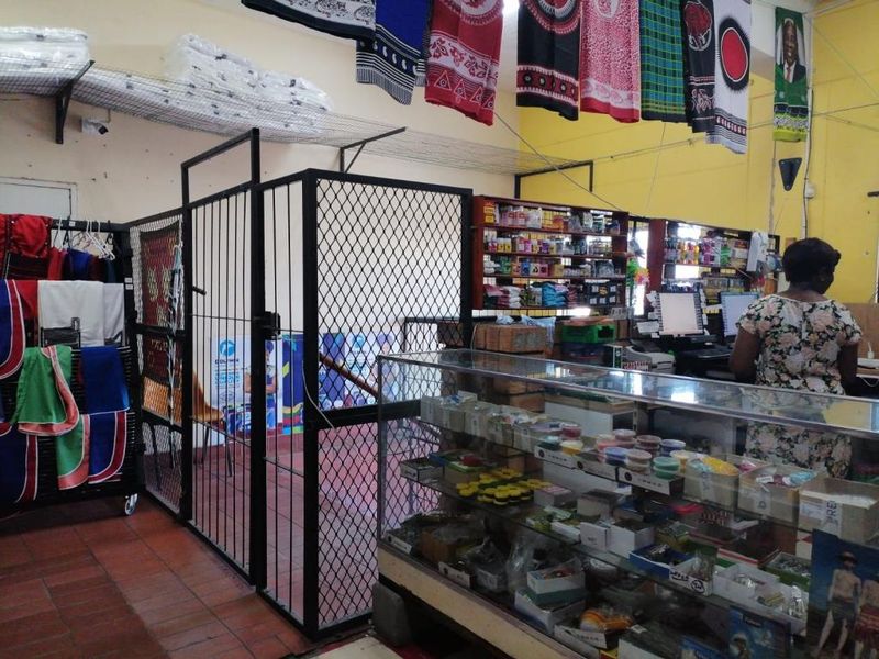 Prime Retail Space in Milner - High Visibility & Secure! - Photo 5