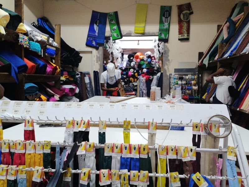 Prime Retail Space in Milner - High Visibility & Secure! - Photo 7