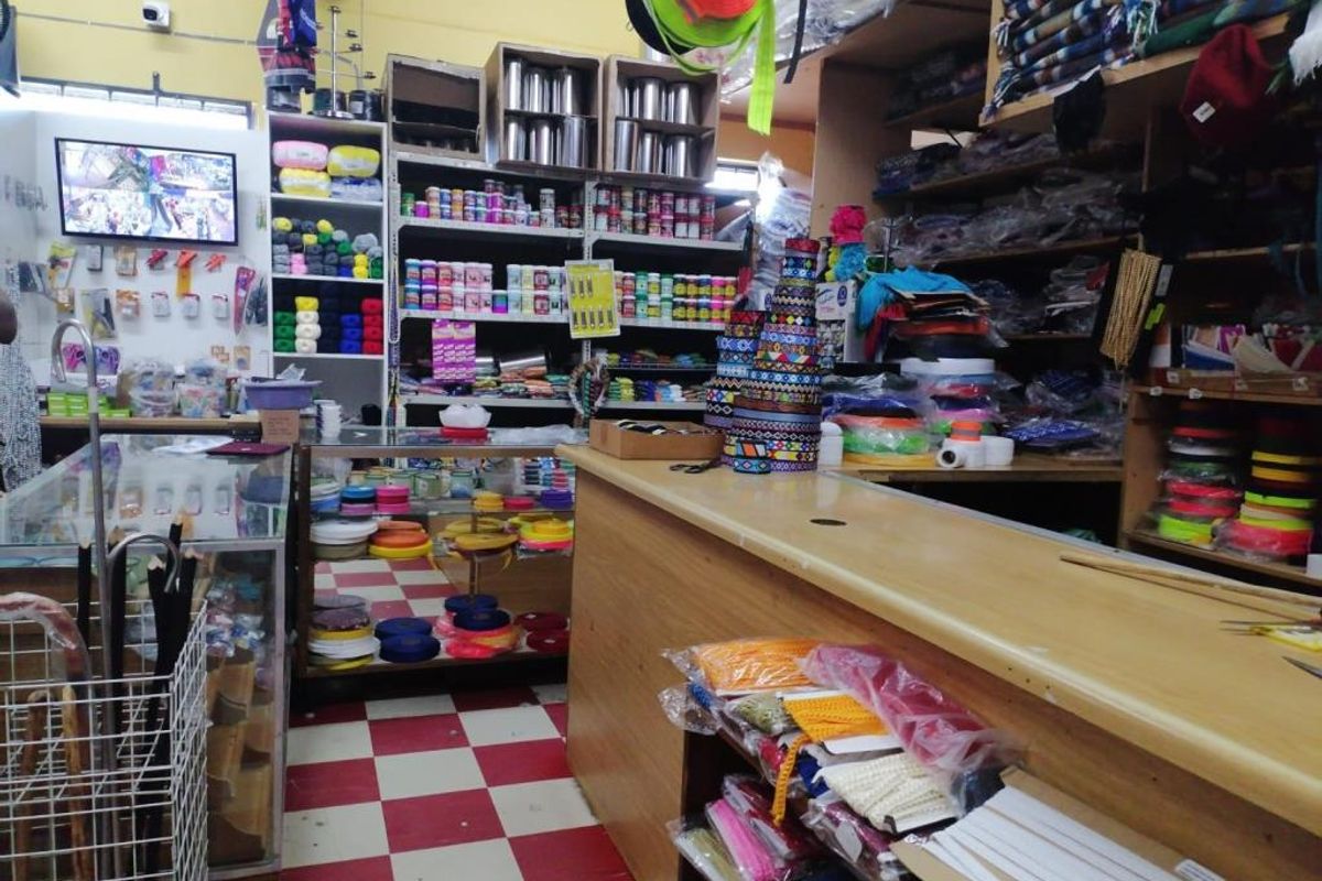 Prime Retail Space in Milner - High Visibility & Secure! - Photo 3