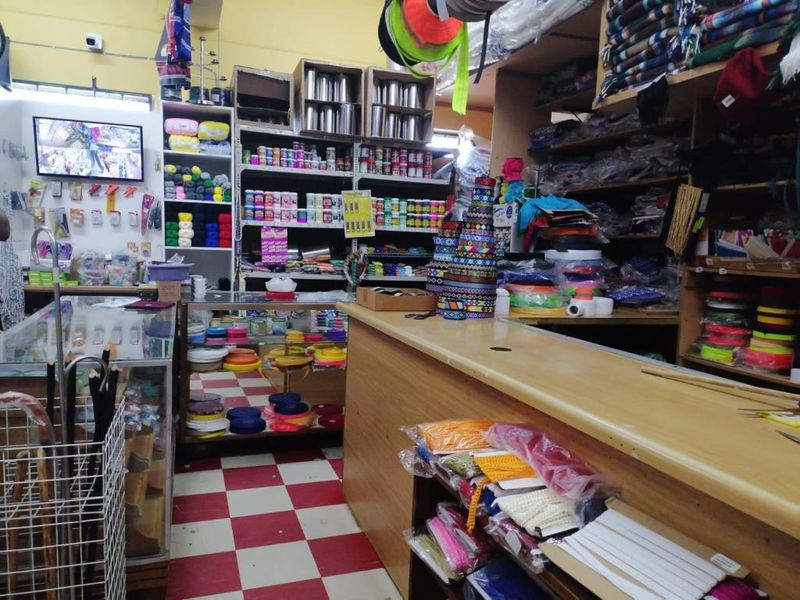 Prime Retail Space in Milner - High Visibility & Secure! - Photo 3