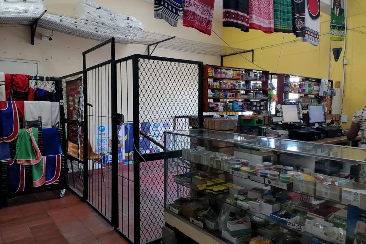 Prime Retail Space in Milner - High Visibility & Secure! - Photo 2