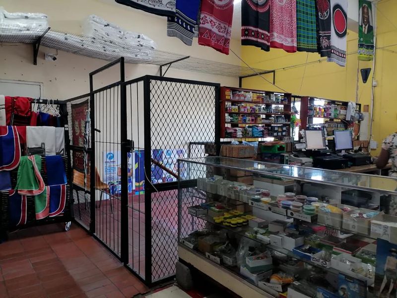 Prime Retail Space in Milner - High Visibility & Secure! - Photo 2