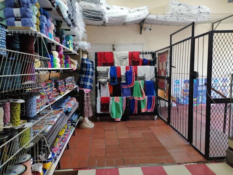 Prime Retail Space in Milner - High Visibility & Secure! - Photo 4