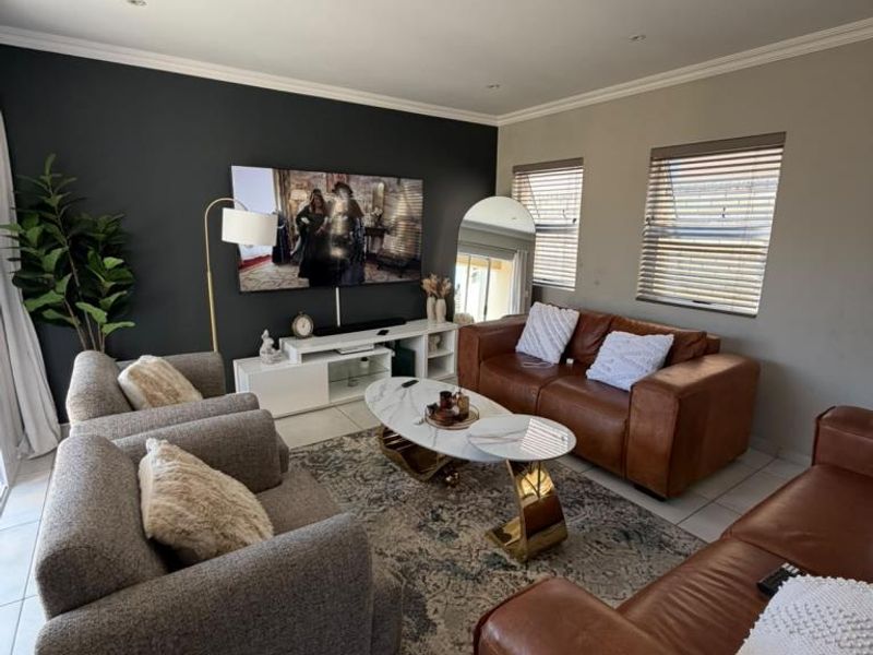 Well-maintained three-bedroom townhouse in Phezula Views, Nahoon Valley Park - Photo 3