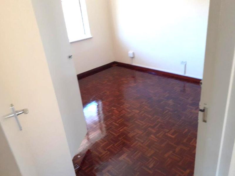 Large three bedroom on the popular suburb of the Bluff in Durban  - Photo 5