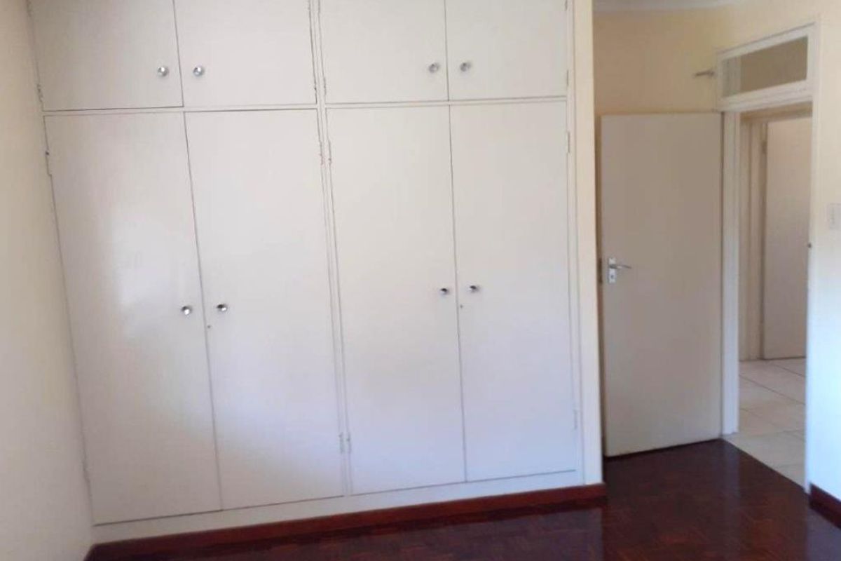 Large three bedroom on the popular suburb of the Bluff in Durban  - Photo 4
