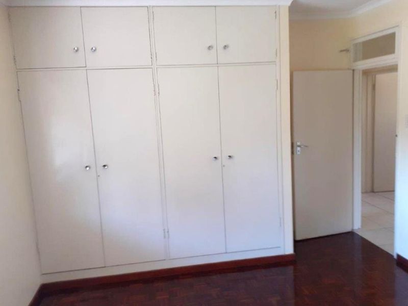 Large three bedroom on the popular suburb of the Bluff in Durban  - Photo 4