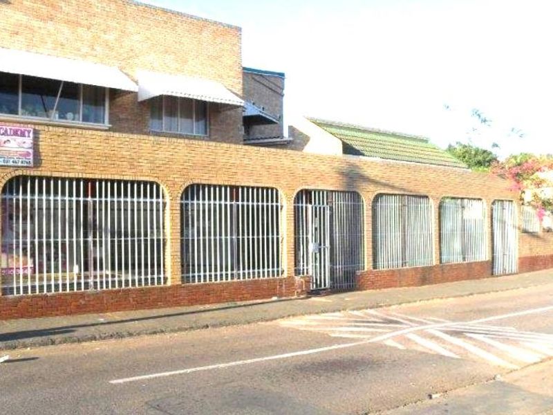 Large three bedroom on the popular suburb of the Bluff in Durban  - Photo 9