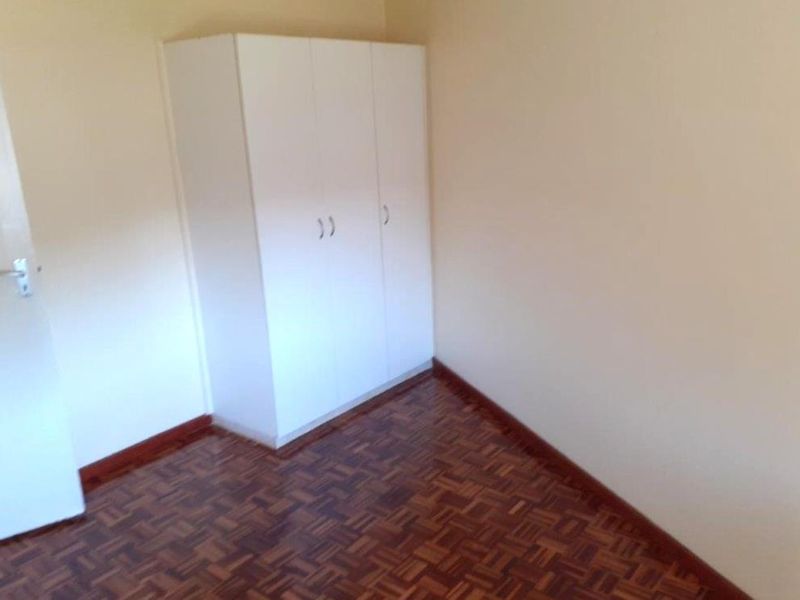 Large three bedroom on the popular suburb of the Bluff in Durban  - Photo 6