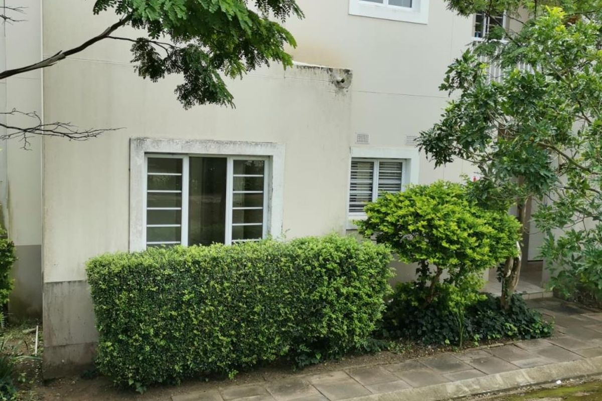 Modern Two-Bedroom Apartment in Coralwood, Beacon Bay - Photo 2