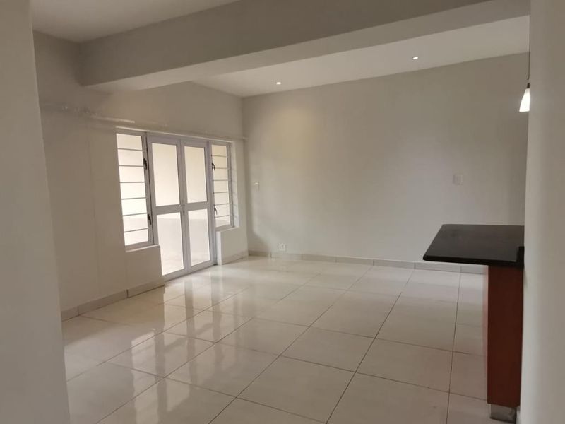 Modern Two-Bedroom Apartment in Coralwood, Beacon Bay - Photo 10