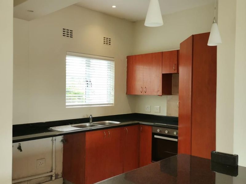 Modern Two-Bedroom Apartment in Coralwood, Beacon Bay - Photo 4