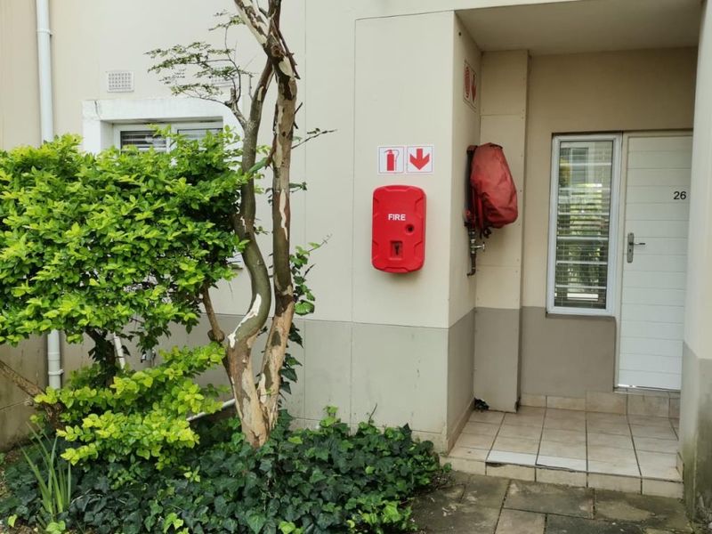 Modern Two-Bedroom Apartment in Coralwood, Beacon Bay - Photo 3