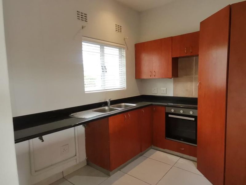 Modern Two-Bedroom Apartment in Coralwood, Beacon Bay - Photo 5