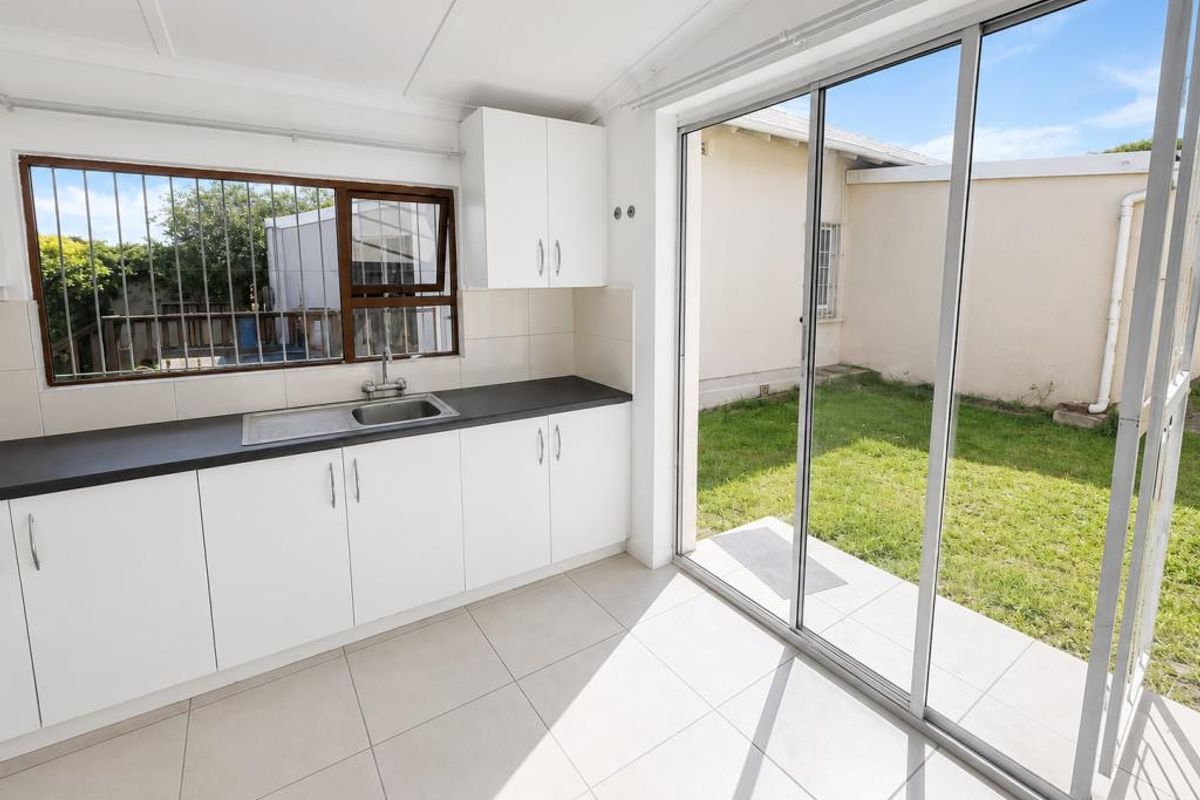 Bright Bachelor Flat For Rent in Berea - Photo 3