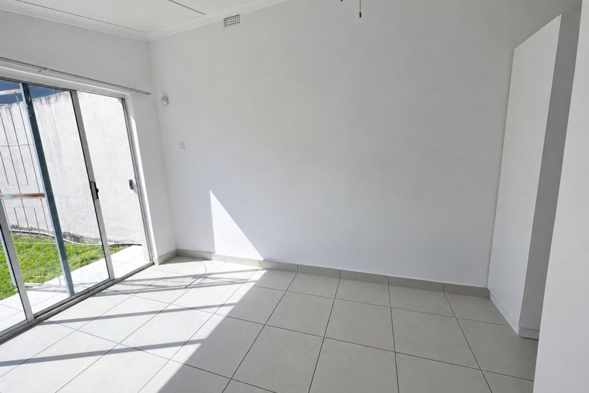 Bright Bachelor Flat For Rent in Berea - Photo 2