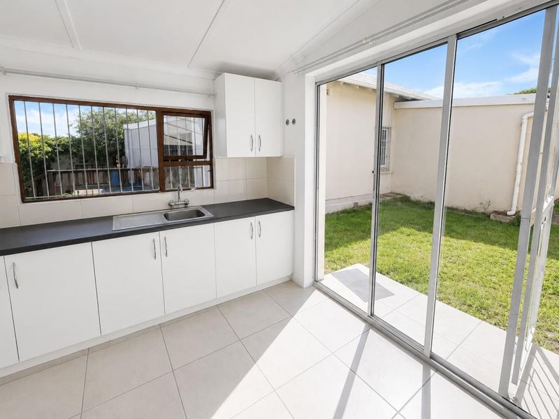 Bright Bachelor Flat For Rent in Berea - Photo 3