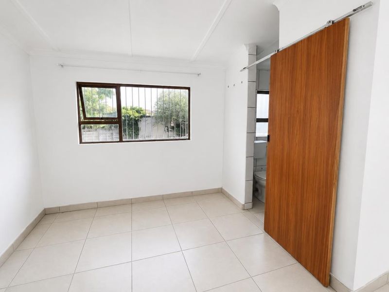 Bright Bachelor Flat For Rent in Berea - Photo 6