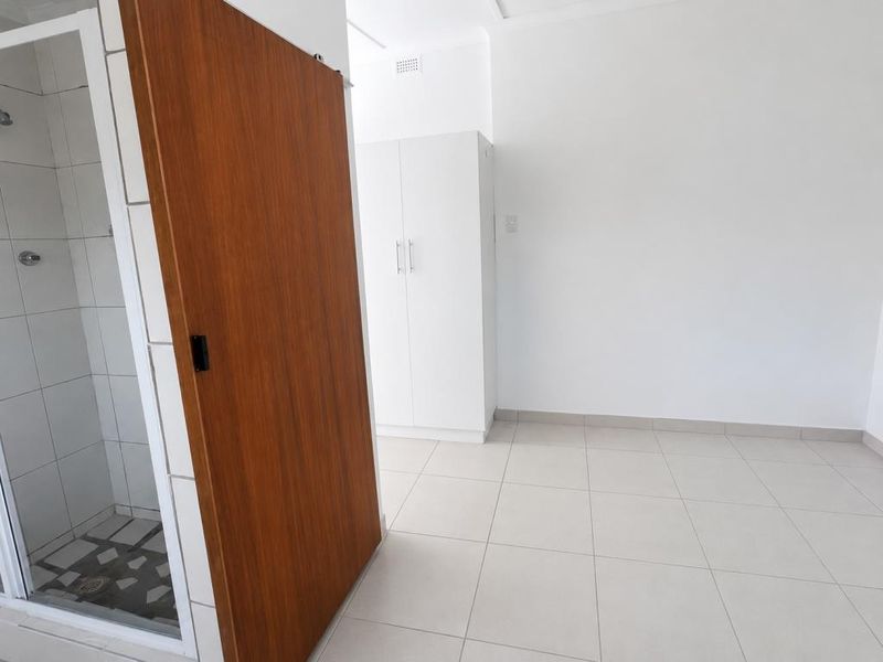 Bright Bachelor Flat For Rent in Berea - Photo 8