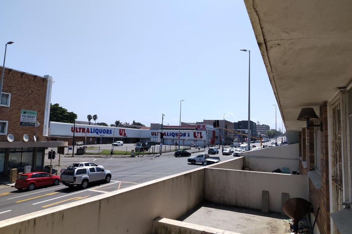 Centrally Located 1-Bedroom Flat for Rent - Southernwood - Photo 2