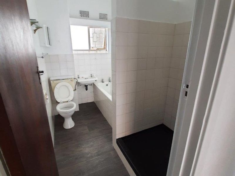 Centrally Located 1-Bedroom Flat for Rent - Southernwood - Photo 6
