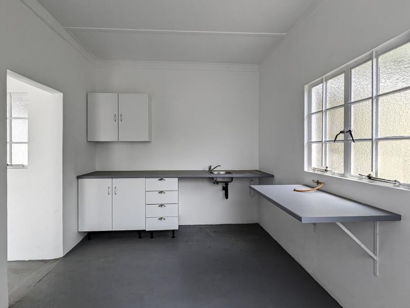 Stunning three bedroom home with pool and granny flats - Dont  delay viewing this one - Photo 10