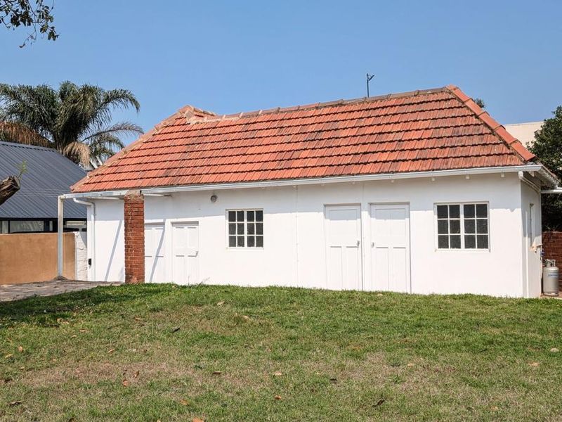 Stunning three bedroom home with pool and granny flats - Dont  delay viewing this one - Photo 8