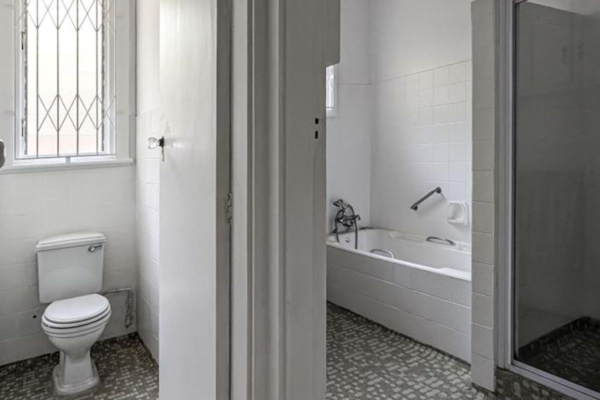 Stunning three bedroom home with pool and granny flats - Dont  delay viewing this one - Photo 4