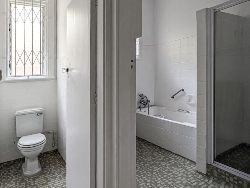 Stunning three bedroom home with pool and granny flats - Dont  delay viewing this one - Photo 4