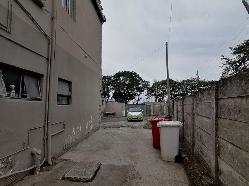 Discover This Comfortable Bachelor Flat in Southernwood - Photo 7