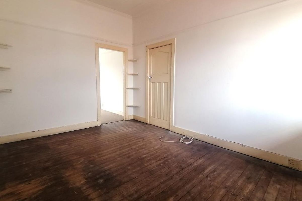 2BR Flat to Rent in Loanda Court, Quigney |Convenient |Secure  - Photo 2