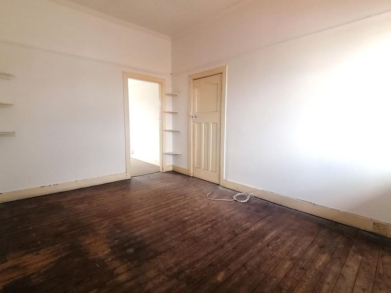 2BR Flat to Rent in Loanda Court, Quigney |Convenient |Secure  - Photo 2