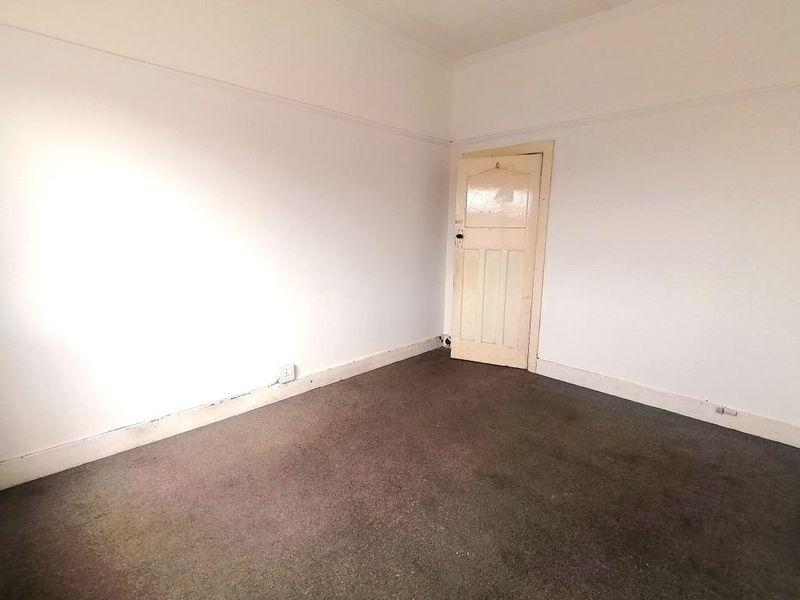 2BR Flat to Rent in Loanda Court, Quigney |Convenient |Secure  - Photo 9