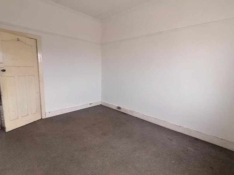 2BR Flat to Rent in Loanda Court, Quigney |Convenient |Secure  - Photo 8