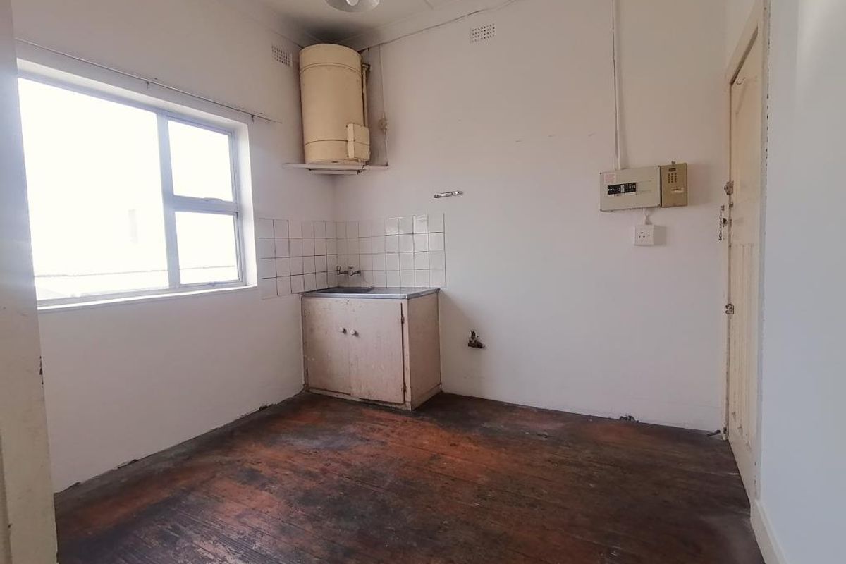 2BR Flat to Rent in Loanda Court, Quigney |Convenient |Secure  - Photo 5