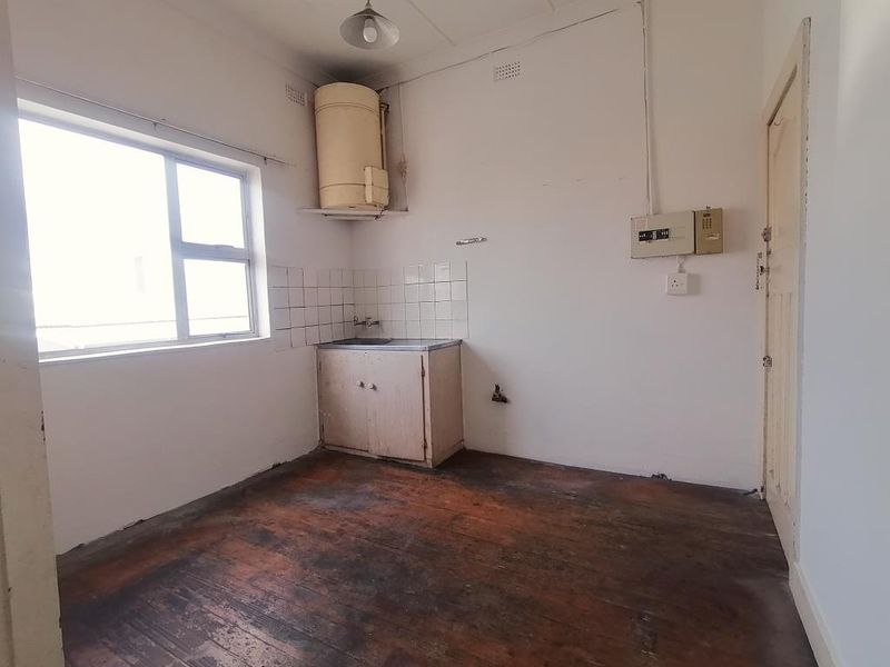 2BR Flat to Rent in Loanda Court, Quigney |Convenient |Secure  - Photo 5