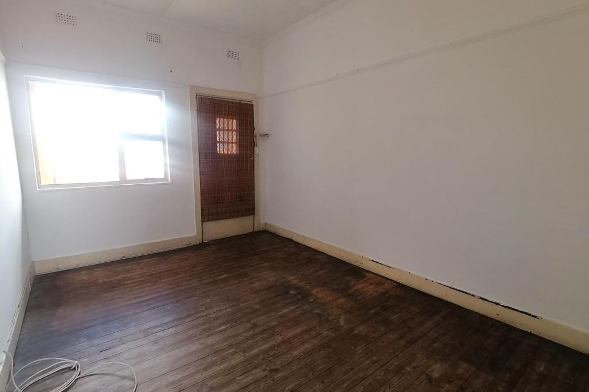 2BR Flat to Rent in Loanda Court, Quigney |Convenient |Secure  - Photo 4